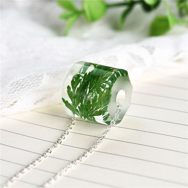 Charms Choker Resin Dried Leaf Necklace